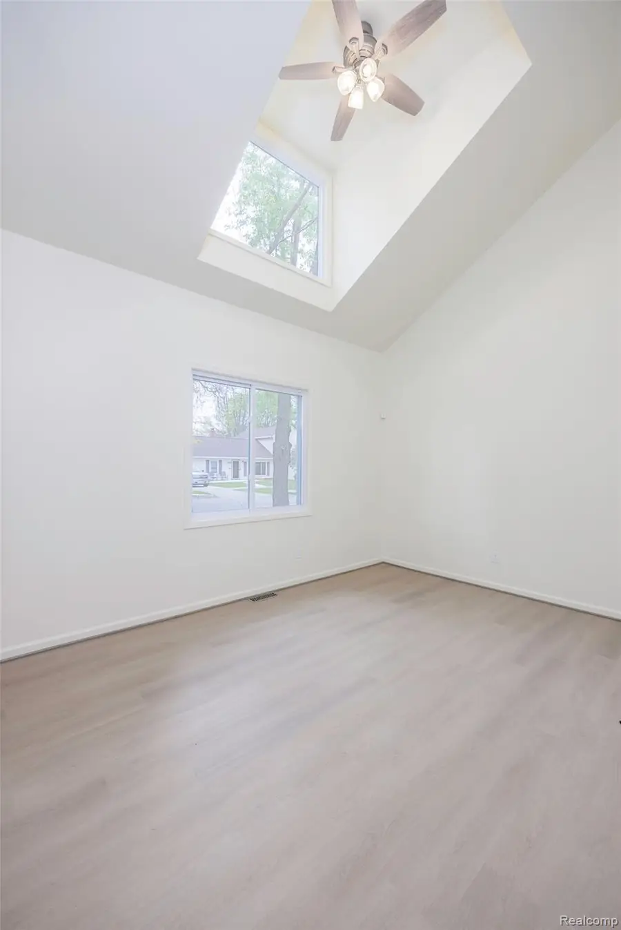 20505 Ridgemont Road, Harper Woods, MI 48225 - #3