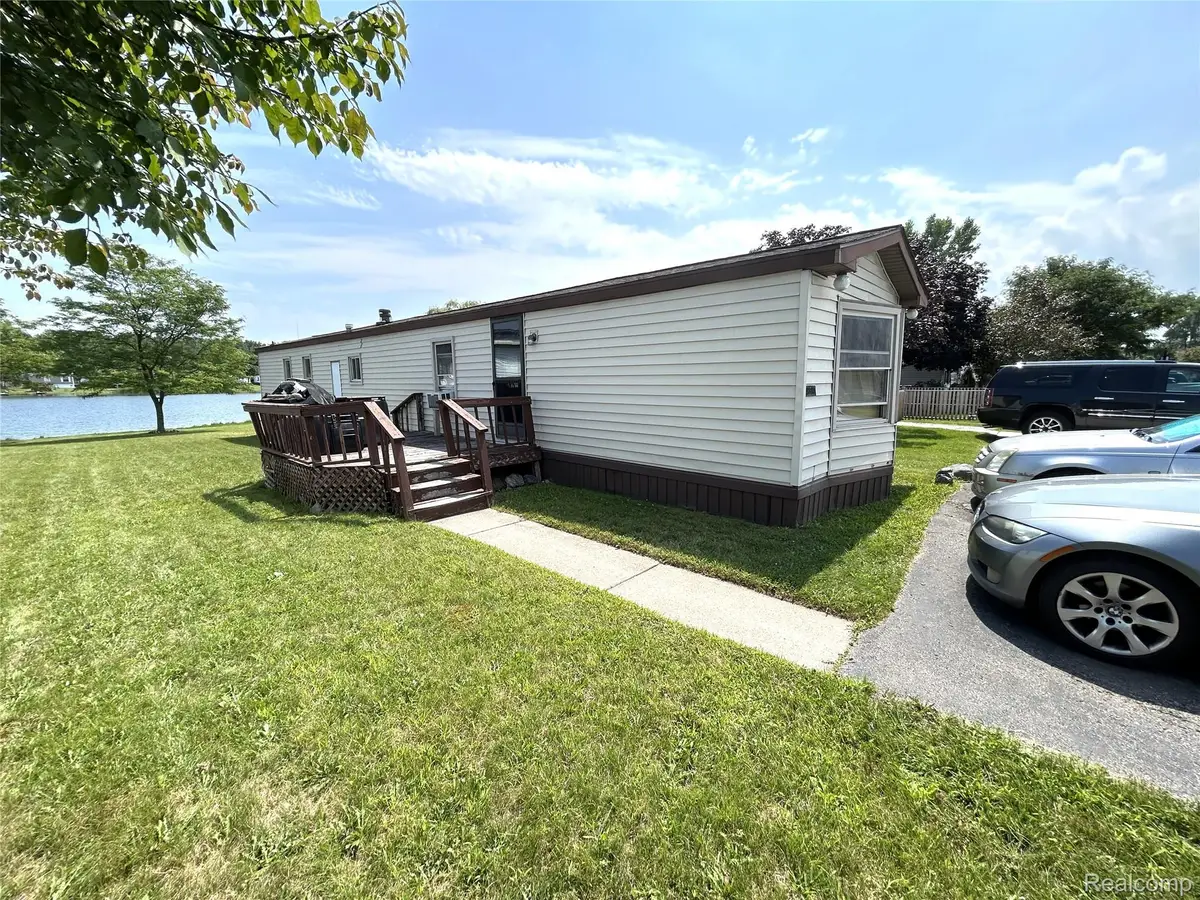 48582 Lakeview Circle, Shelby, MI 48317 - #1