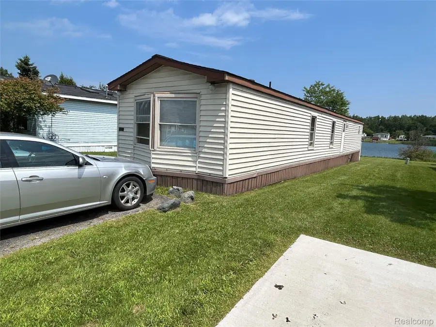 48582 Lakeview Circle, Shelby, MI 48317 - #3