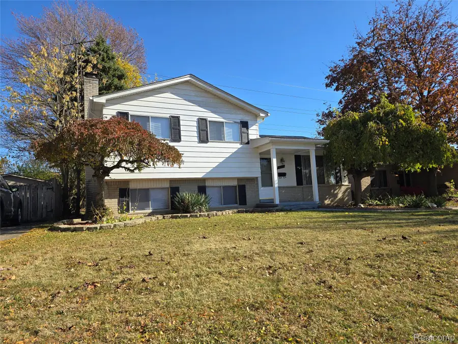 33828 Stonewood Drive, Sterling Heights, MI 48312 - #2