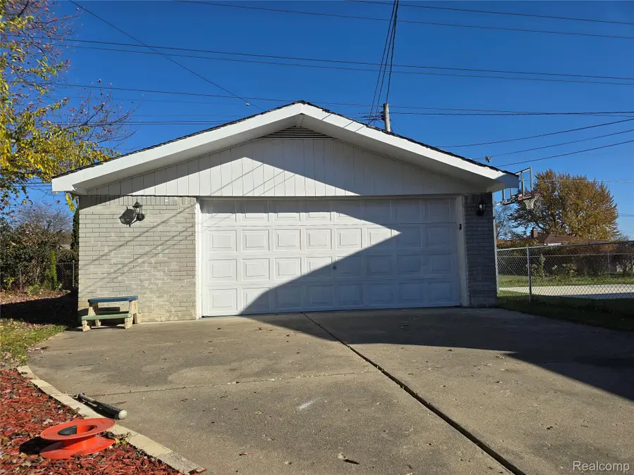 33828 Stonewood Drive, Sterling Heights, MI 48312 - #3