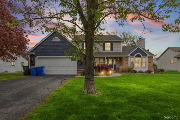 7694 Woodside Place, Waterford, MI 48327