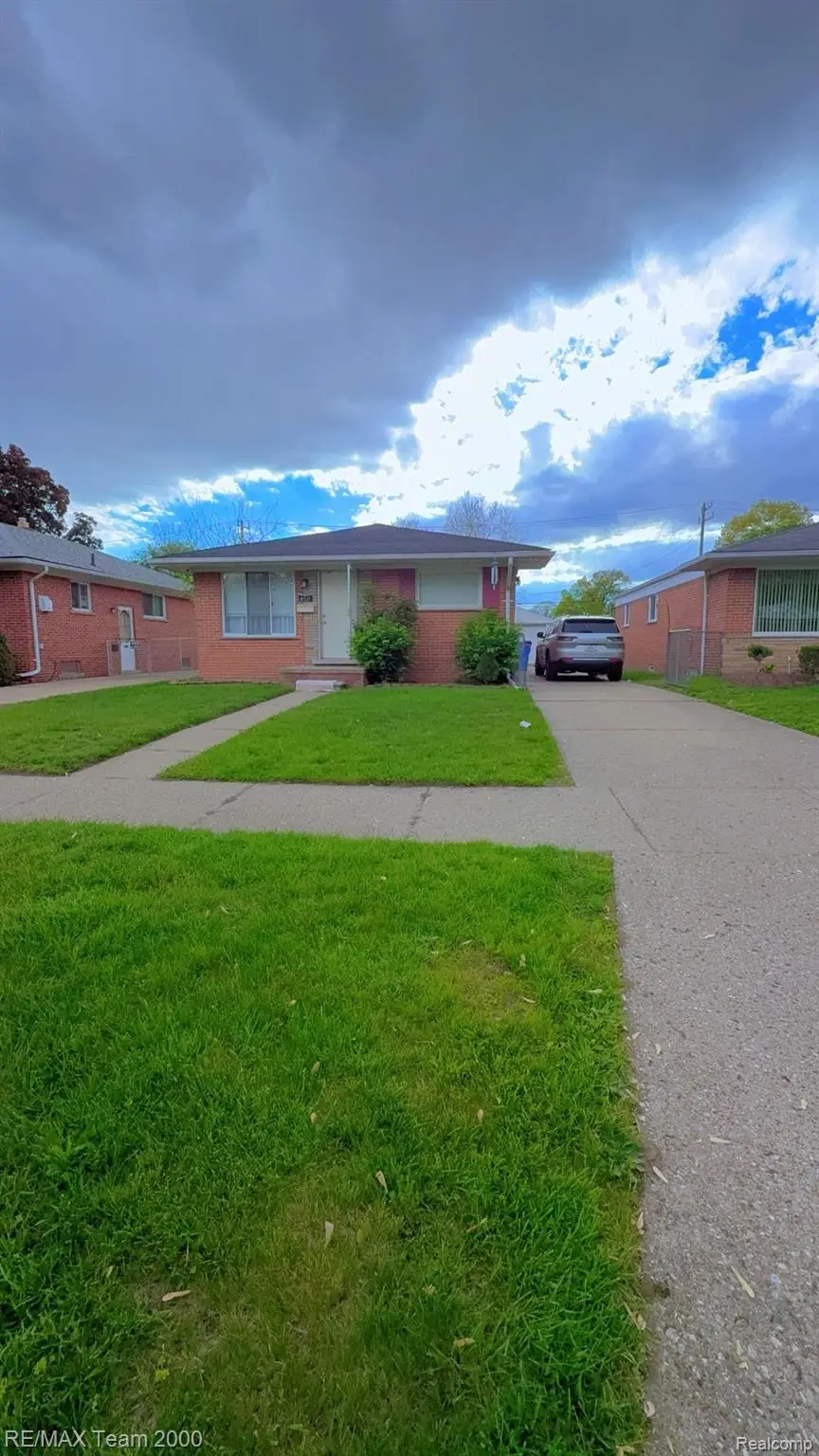6571 N Vernon Street, Dearborn Heights, MI 48127 - #2