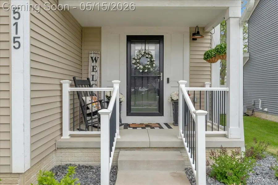 515 S Winding Drive, Waterford, MI 48328 - #2
