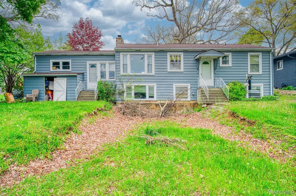 5985 Rowley Boulevard, Waterford, MI 48329 - #1