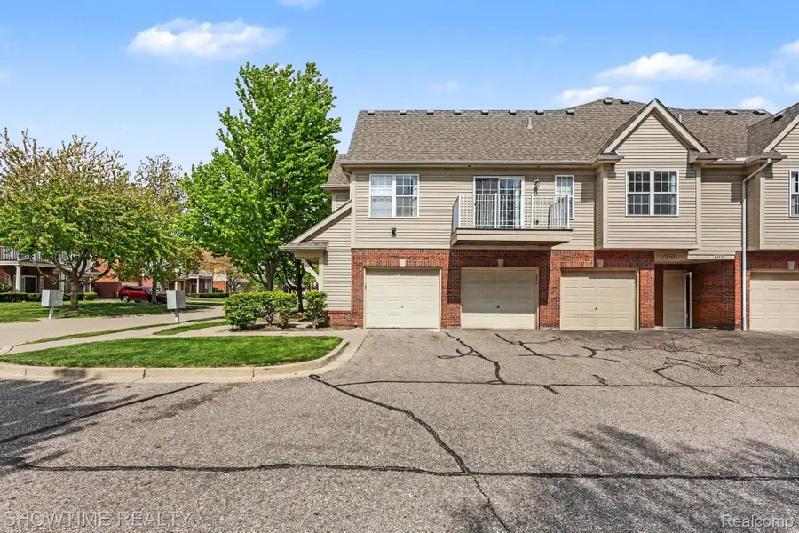 8568 Heywood Circle, Sterling Heights, MI 48312 - #2