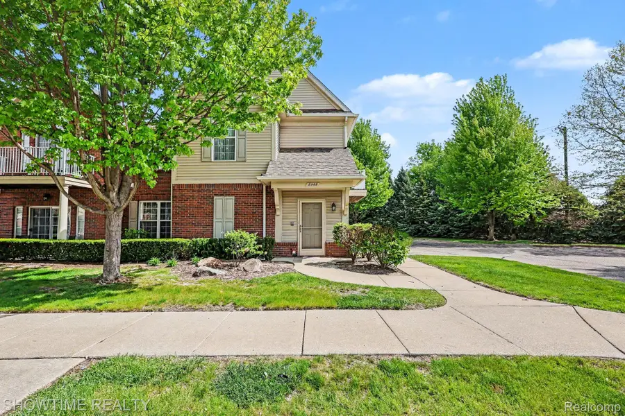 8568 Heywood Circle, Sterling Heights, MI 48312 - #3