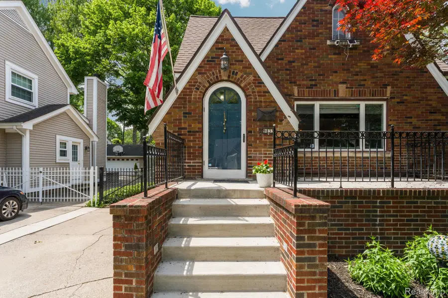 9833 Ingram Street, Livonia, MI 48150 - #2