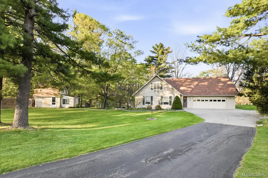 5208 N Hillcrest Drive, Clyde, MI 48049 - #2