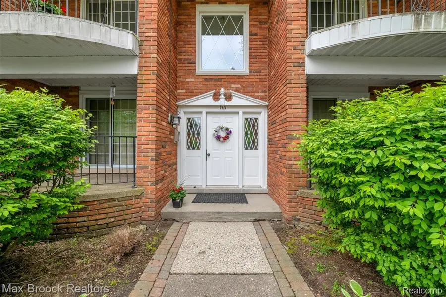 1711 Huntingwood Lane #C, Bloomfield Hills, MI 48304 - #3