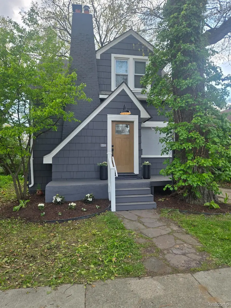 582 E Drayton Street, Ferndale, MI 48220 - #3