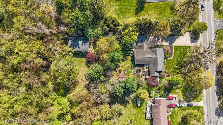 610 W Ellis Avenue, Belding, MI 48809 - #3