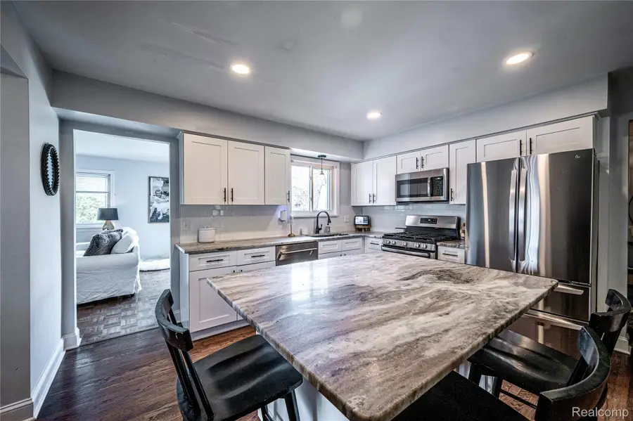 16956 Lauderdale Avenue, Beverly Hills, MI 48025 - #3