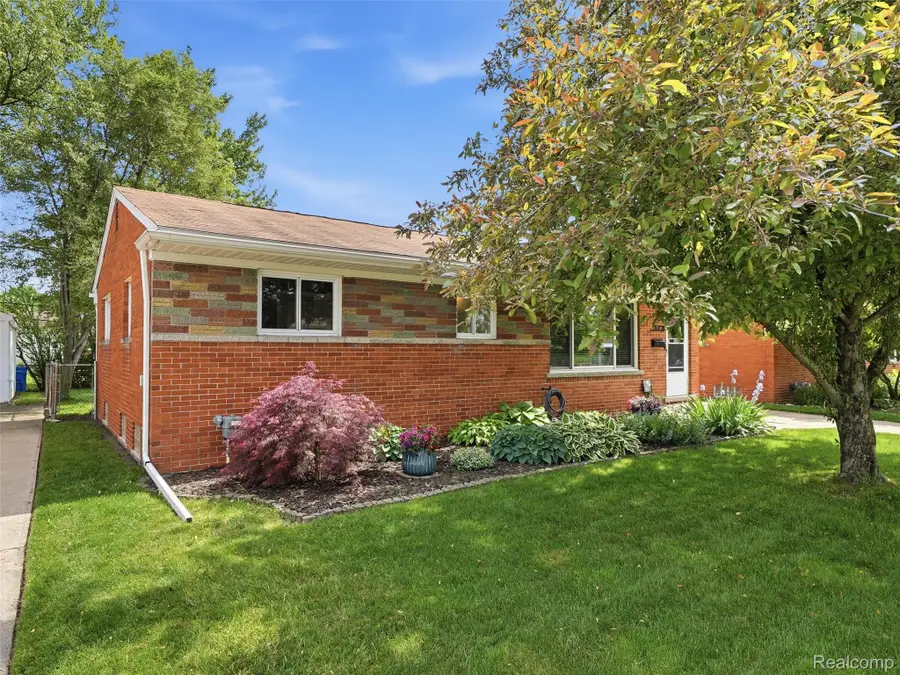 30728 Whittier Avenue, Madison Heights, MI 48071 - #2
