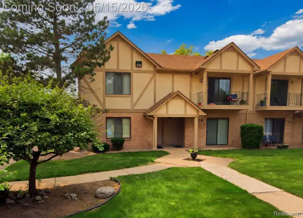 38513 Wellington Drive, ClintonTownship, MI 48036
