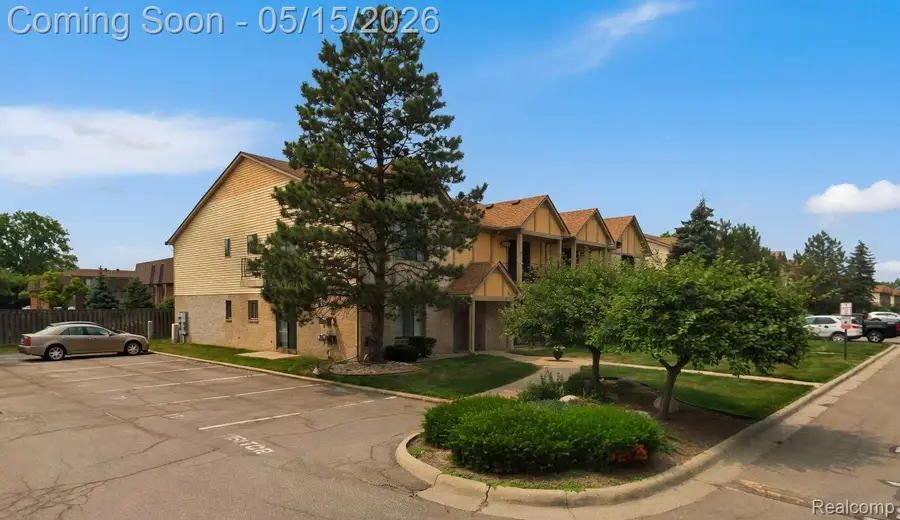 38513 Wellington Drive, Clinton Township, MI 48036 - #2