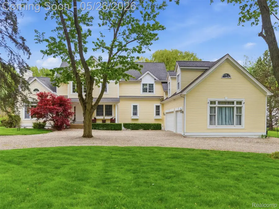 1185 Avon Circle W, Rochester Hills, MI 48309 - #2