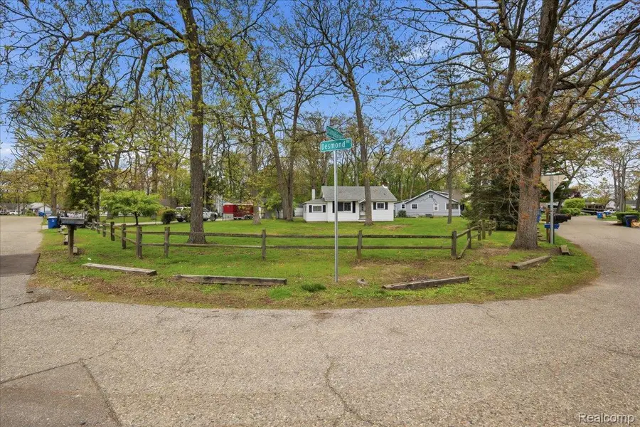 2811 Orange Grove Road, Waterford, MI 48329 - #2