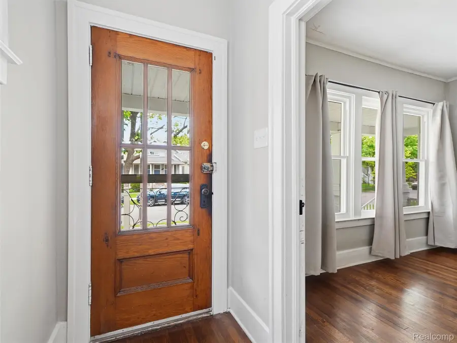 1123 Wayburn Street, Grosse Pointe Park, MI 48230 - #2