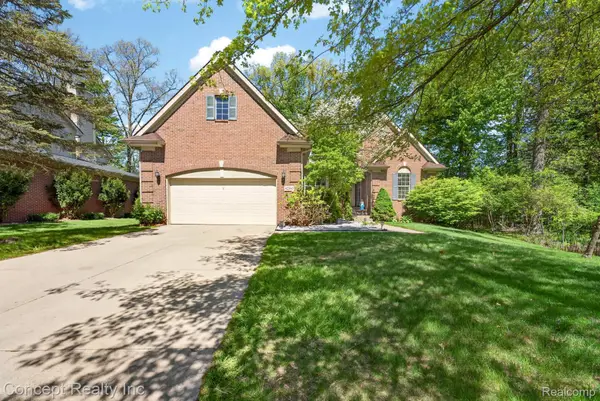42392 White Hart Boulevard, Canton, MI 48188