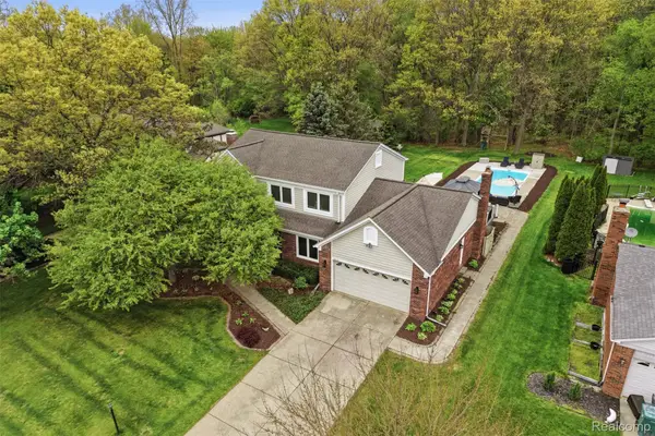 8876 Wintercove Drive, CommerceTwp, MI 48382