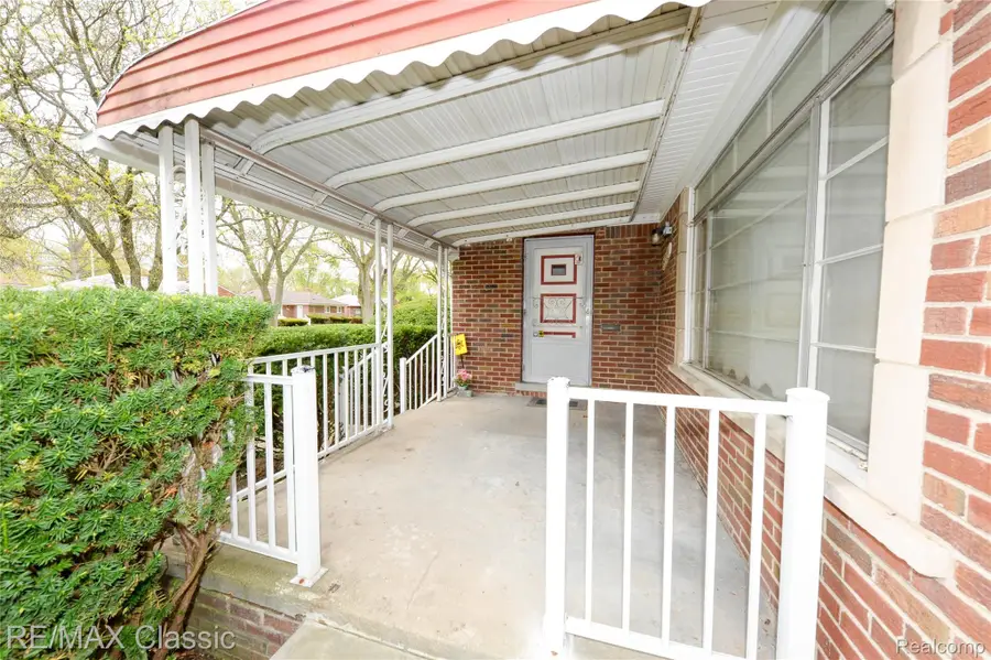 21961 Sussex Street, Oak Park, MI 48237 - #3