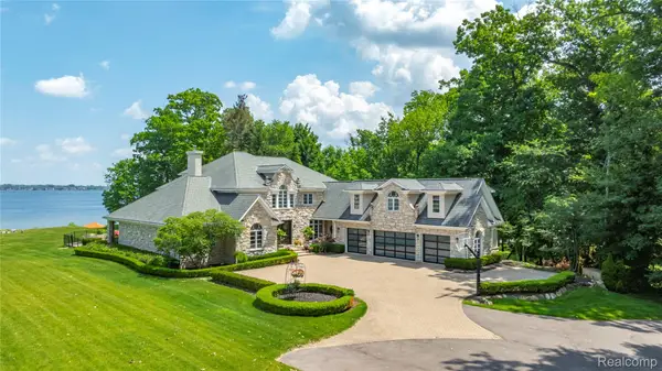 4326 Commerce Road, OrchardLake, MI 48324