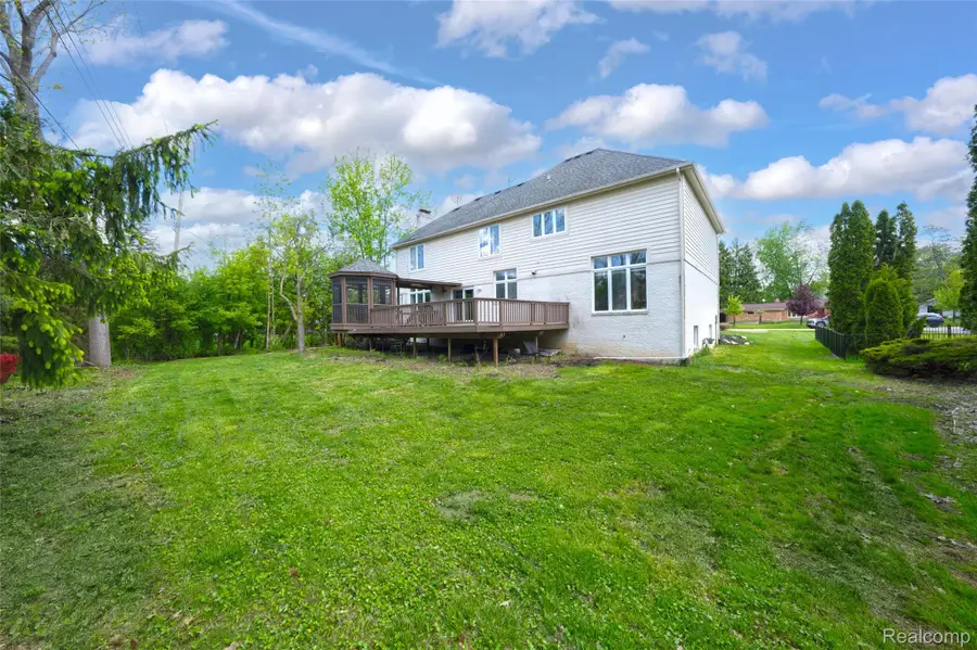 2337 Horseshoe Drive, West Bloomfield, MI 48322 - #3