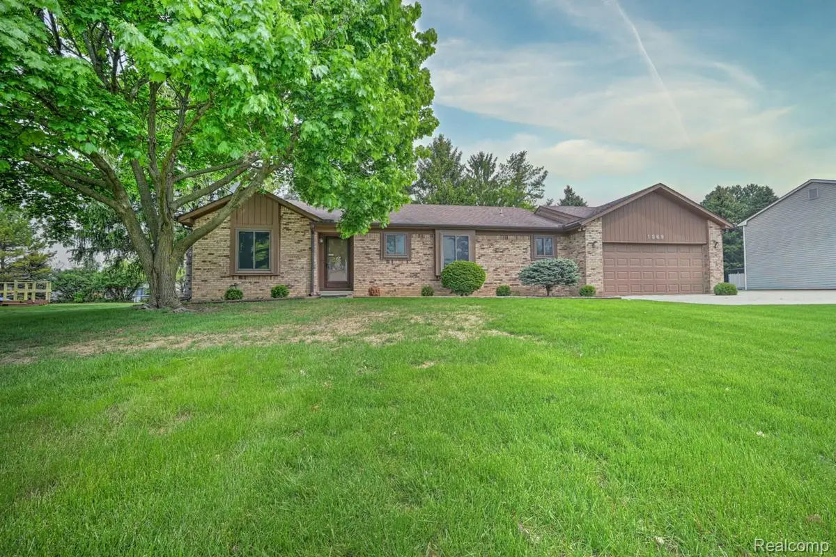 1569 Oak Grove Drive, Walled Lake, MI 48390 - #1