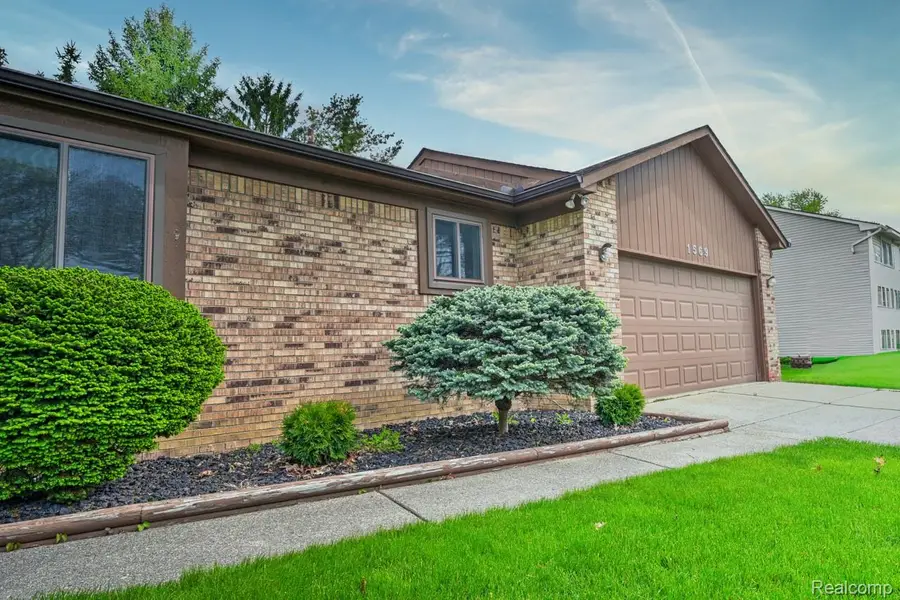 1569 Oak Grove Drive, Walled Lake, MI 48390 - #2
