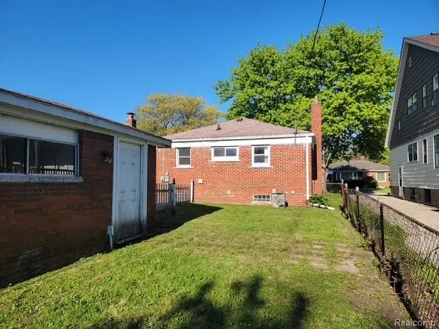 24312 Flower Avenue, Eastpointe, MI 48021 - #2