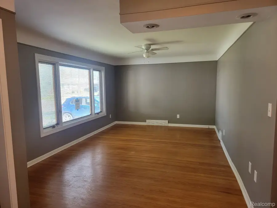 24312 Flower Avenue, Eastpointe, MI 48021 - #3