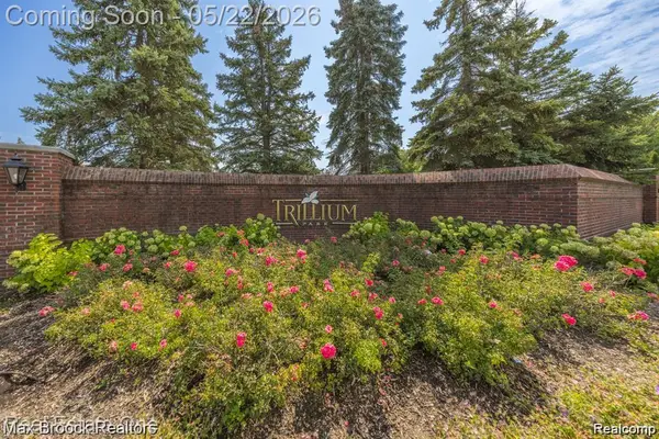 1102 Abigail Court, WalledLake, MI 48390