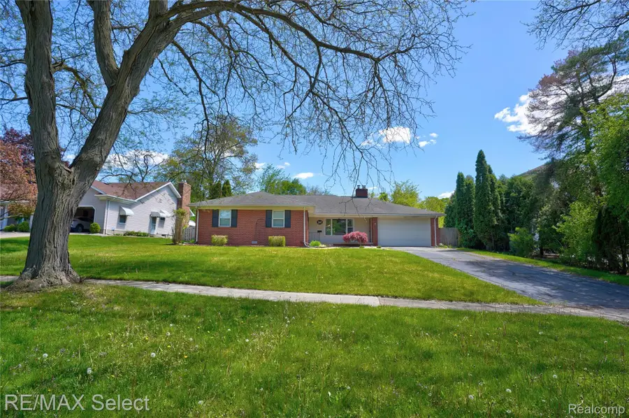 3441 Hawthorne Drive, Flint, MI 48503 - #2
