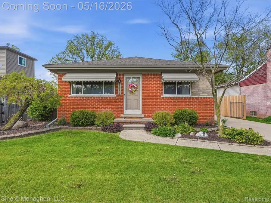 23701 Lakewood Street, Saint Clair Shores, MI 48082 - #2