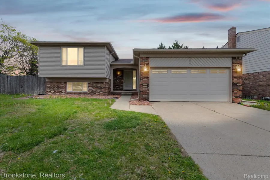 38982 Sutton Drive, Sterling Heights, MI 48310 - #2