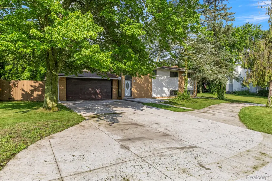 2738 Berry Drive, Bloomfield, MI 48304 - #2
