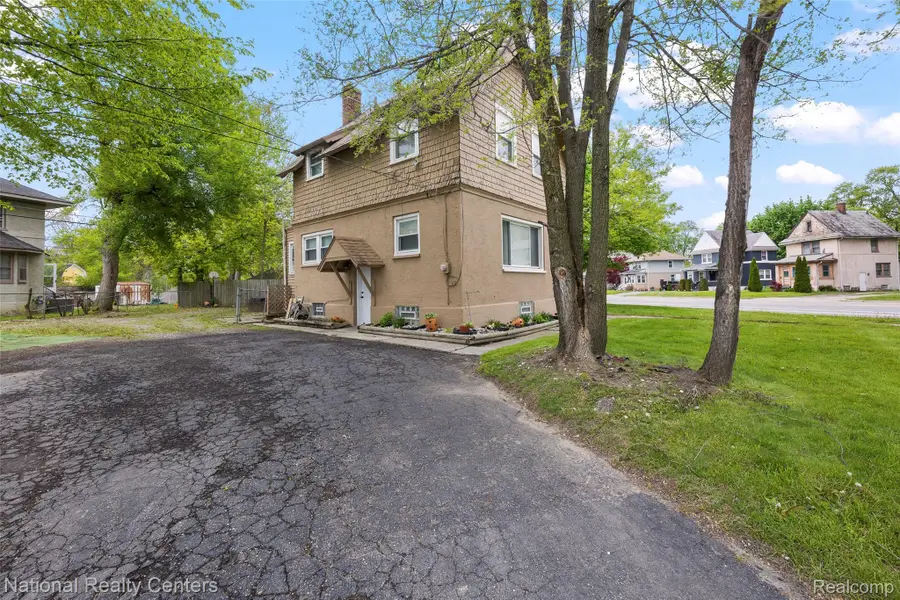 686 N Perry Street, Pontiac, MI 48342 - #2