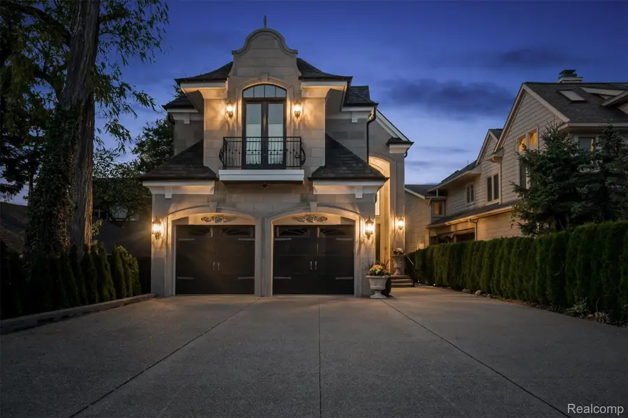 2390 Walnut Lake Road, West Bloomfield, MI 48323 - #2