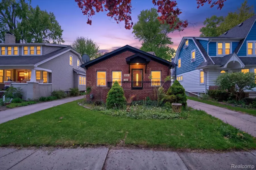1781 Brys Drive, Grosse Pointe Woods, MI 48236 - #2