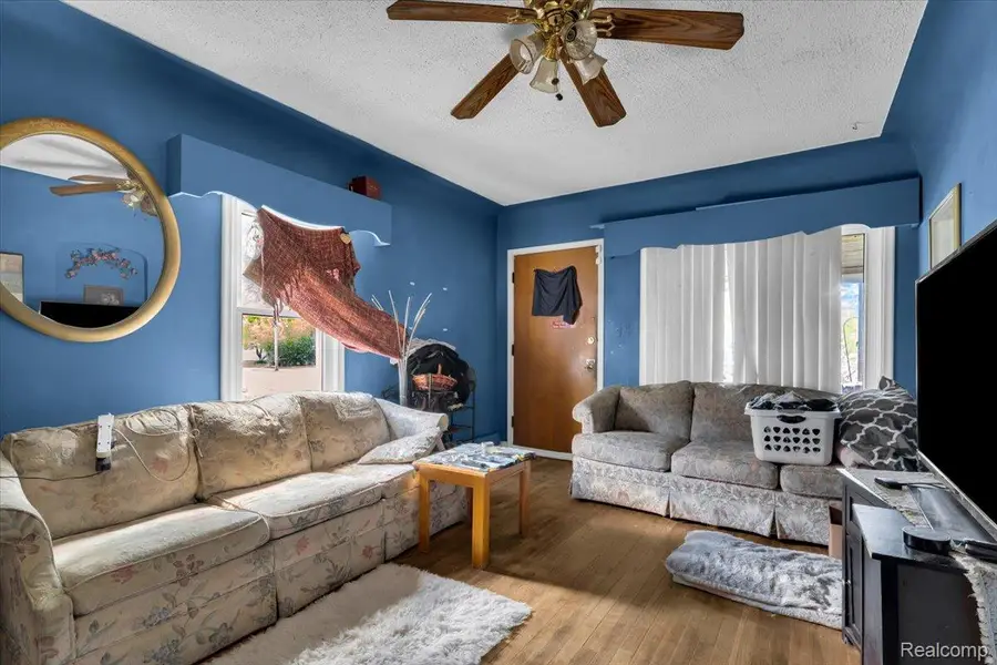 8675 Paige Avenue, Warren, MI 48089 - #2