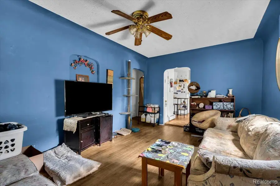 8675 Paige Avenue, Warren, MI 48089 - #3