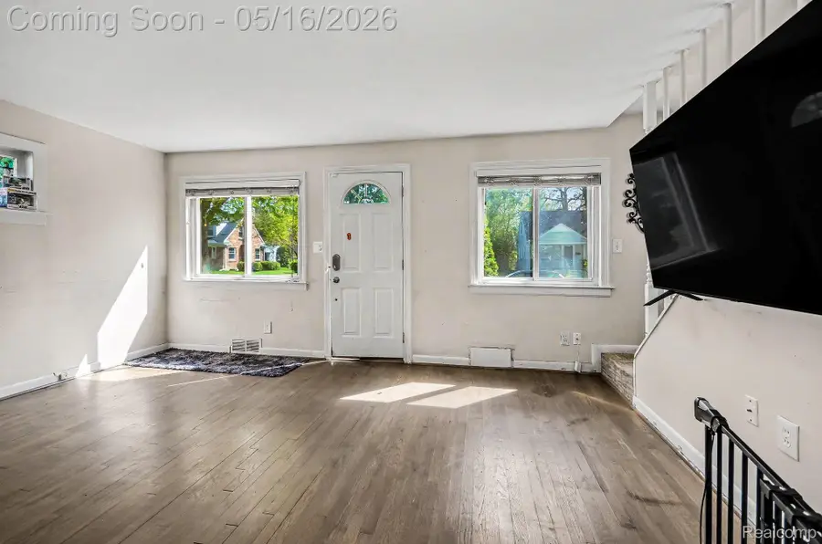 2126 Roslyn Road, Grosse Pointe Woods, MI 48236 - #3