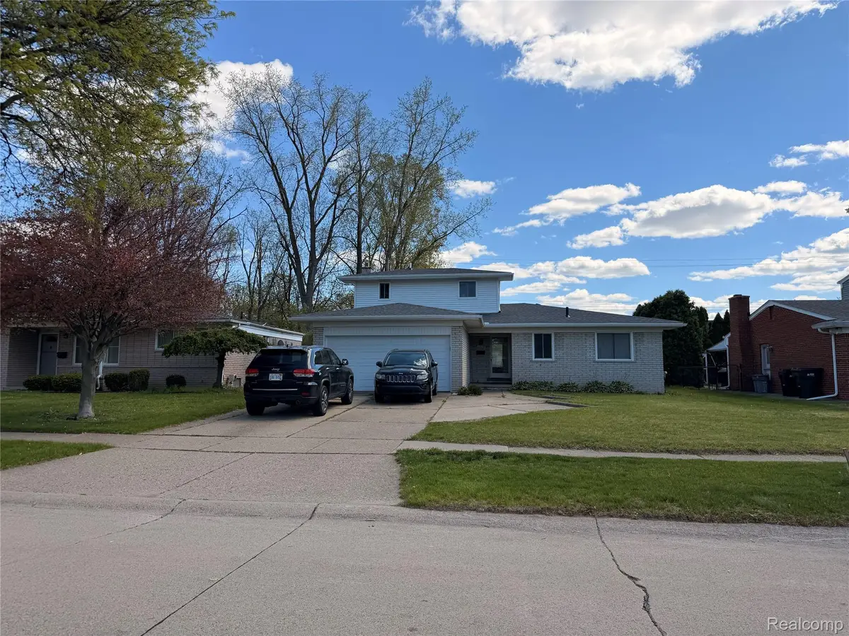 12224 El Camino Dr El Camino Drive, Sterling Heights, MI 48312 - #1
