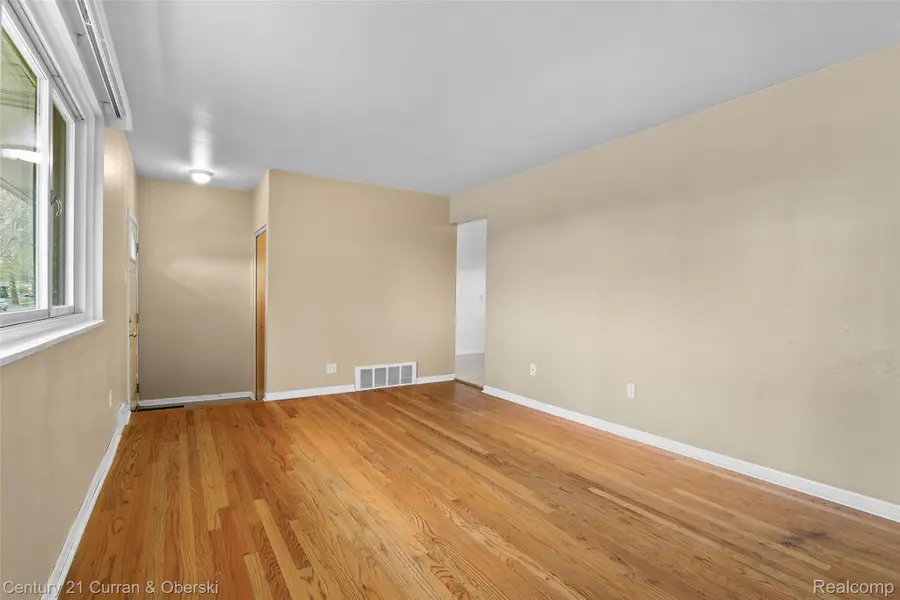 15435 Bainbridge Street, Livonia, MI 48154 - #2