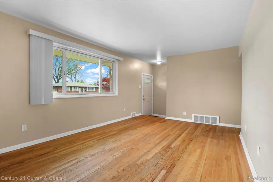 15435 Bainbridge Street, Livonia, MI 48154 - #3
