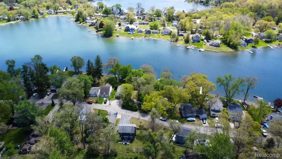 9470 Mandon Road, White Lake, MI 48386 - #2