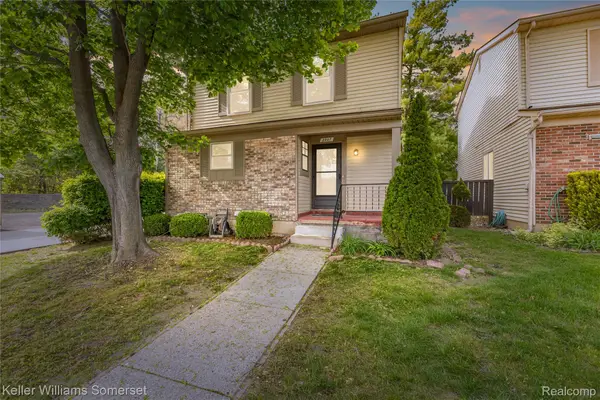 2907 Roundtree Drive, Troy, MI 48083