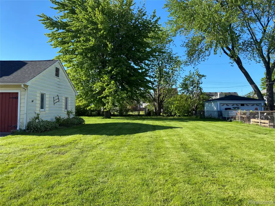 21258 Bon Heur Street, Saint Clair Shores, MI 48081 - #2