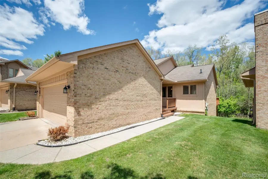 22130 River Ridge Trail, Farmington Hills, MI 48335 - #2